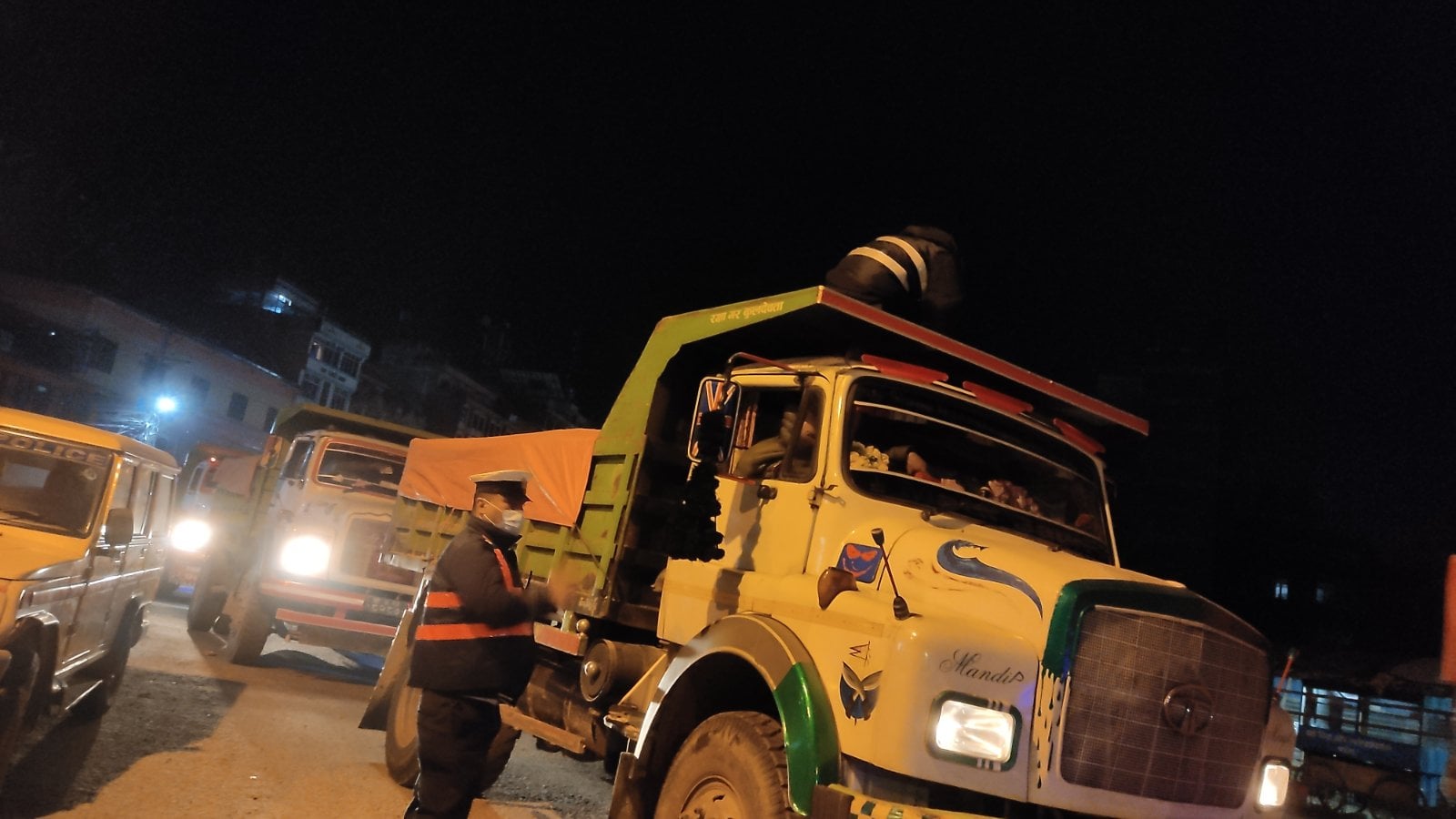 काभ्रे प्र हरी को एक्सन: प्रेसर हर्न बजाउने र ओभरलोड बक्ने सवारी साधानलाई कारवाही