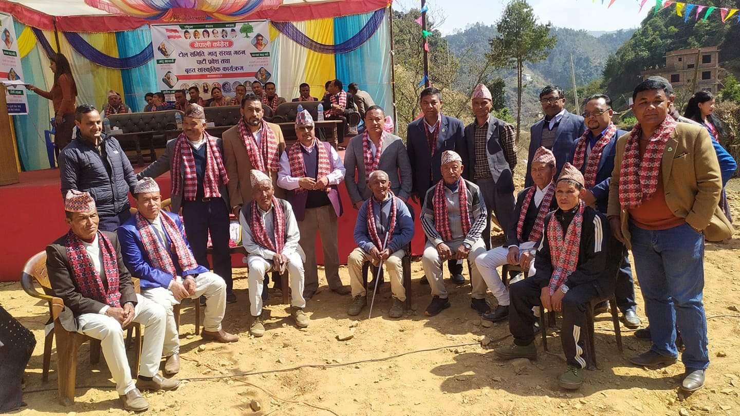काभ्रे काँग्रेसमा प्रवेशको लहर बढ्दो:  रयाले मै साढे दुई सय जनाले एमाले छाडेर काँग्रेसमा प्रवेश
