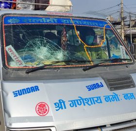 काभ्रेमा गाडी तोडफोड