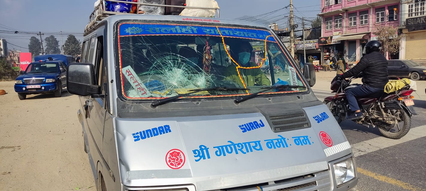 काभ्रेमा गाडी तोडफोड