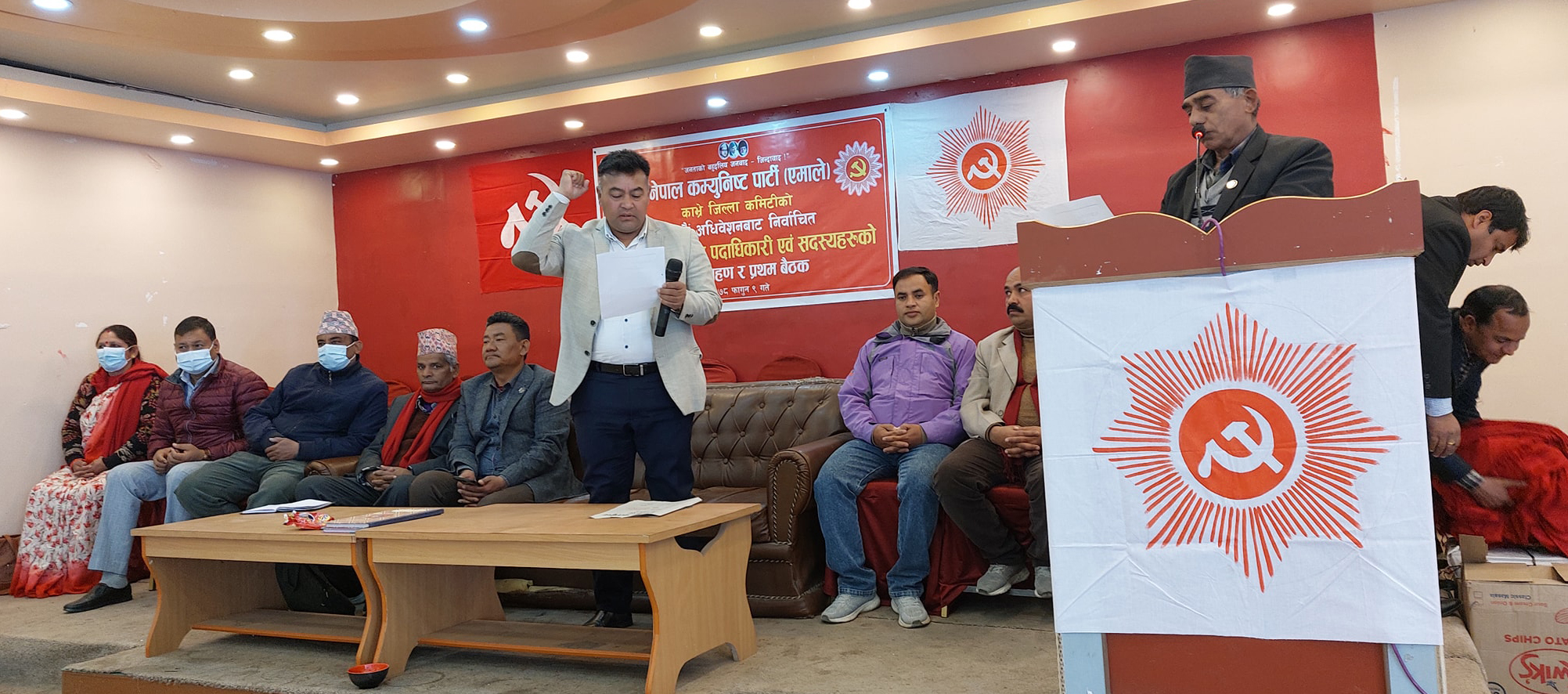 एमाले काभ्रेका नव निर्वाचित जिल्ला कमिटी सदस्यहरूले लिए सपथ
