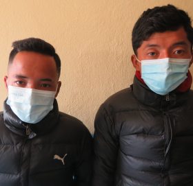 काभ्रेमा शं कास्पद बस्तु राखि आ तं क मच्चाउने दुई जना प क्रा उ