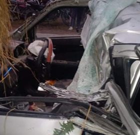 ट्रकमा कार ठोक्किँदा तीनजनाको मृ त्यु