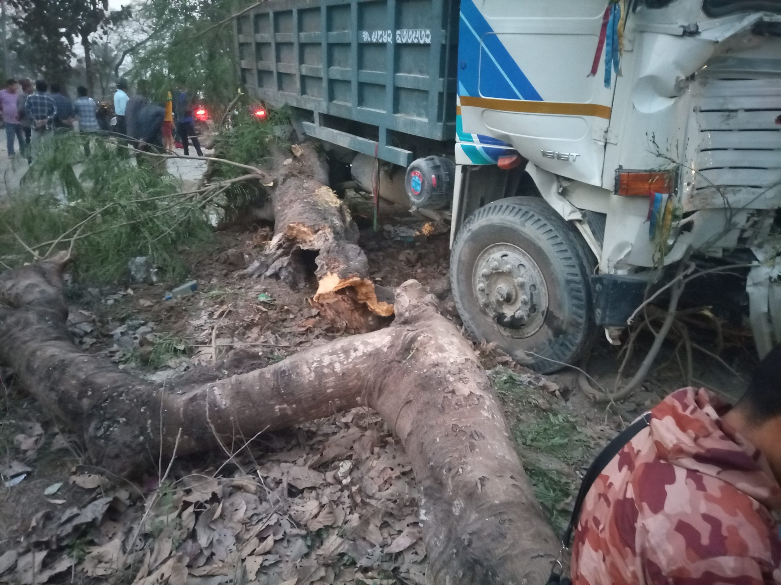 टिफरको ठक्करबाट काभ्रेका एक जनाको मृ त्यु