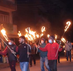 नेपाल बन्दको पूर्वसन्ध्यामा काभ्रेमा ६ दलीय गठबन्धनको मसाल जुसुल
