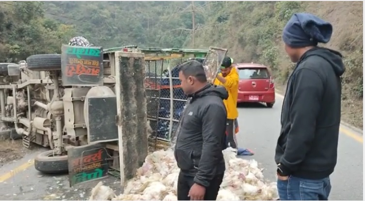 काभ्रेमा गाडी दु र्घ ट ना