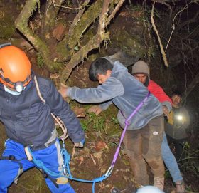 चन्द्रागिरीमा हिउँ खेल्न जाँदा हराएका पाँच जनाको उद्धार