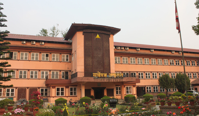 विद्यालय कर्मचारीको अवकाशमा उमेर हद नलगाउन सर्वाेच्चको अन्तरिम आदेश