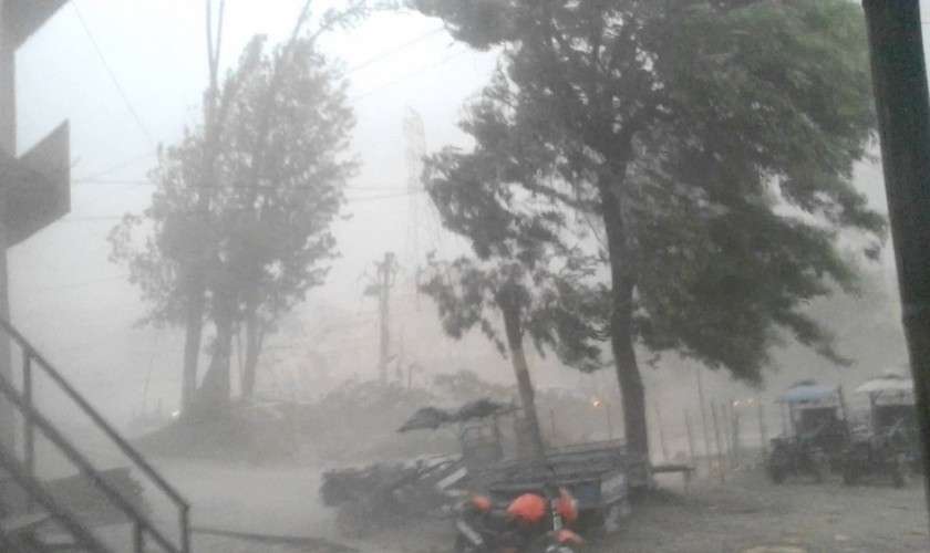 आजको मौसम : हावाहुरीसहित वर्षाको सम्भावना