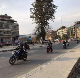काभ्रेमा स्टन्ट देखाउने मोटरसाइकल प्रहरीको नियनत्रणमा