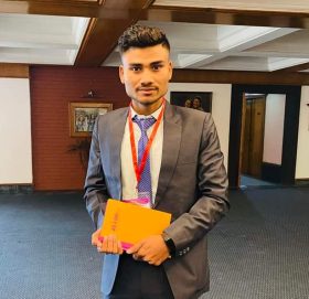 मेयरमा २१ वर्षीय युवा उदय भाटकाे उम्मेदवारी घाेषणा