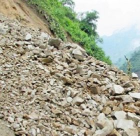 काभ्रेमा सुख्खा पहिरो खस्दा दुई जना घाइते