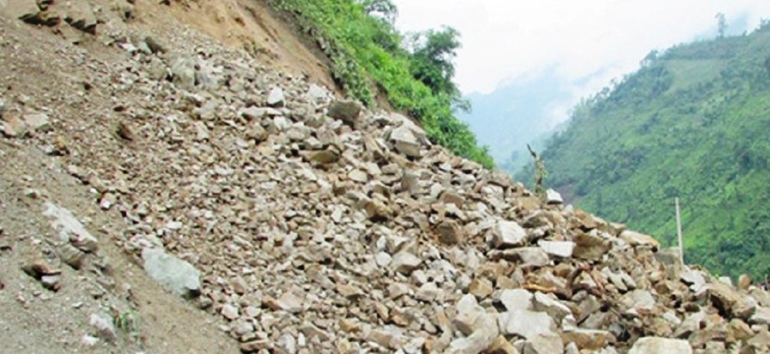 काभ्रेमा सुख्खा पहिरो खस्दा दुई जना घाइते