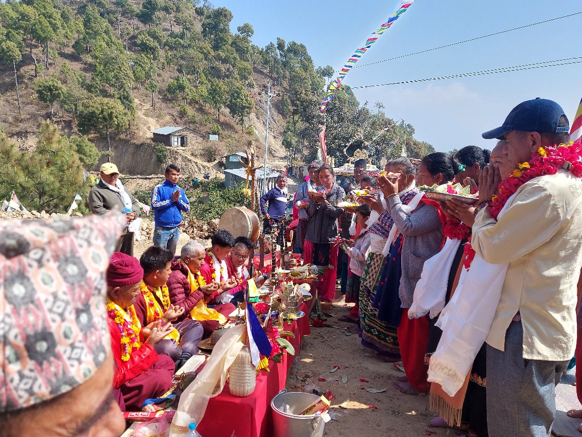 काभ्रेको रोशी देउराली डाडाँमा बुद्ध प्रतिमा र बौद्ध स्तुपाको शिलान्यास