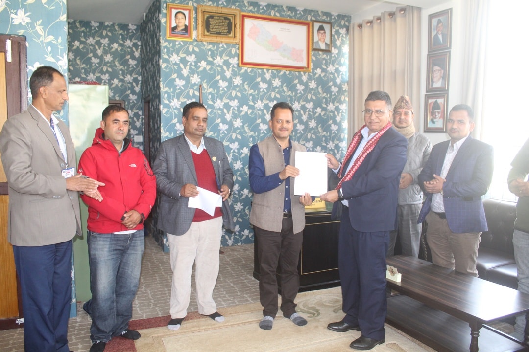 पाँचखाल नगरबासीलाई सांसद लम्सालको कोसेली, ५० करोड सहरी विकास आयोजना