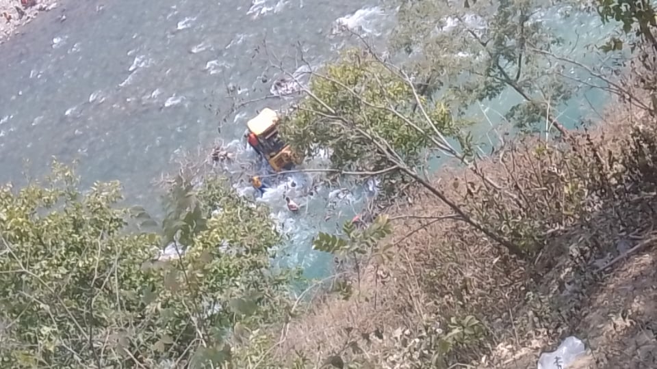ट्याक्टर दु र्घ ट ना, बे प त्ता चालक मृ त अवस्थामा फेला