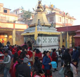 आज महाशिवरात्रि:  काभ्रेका शिव मन्दिरमा दर्शनार्थीको घुइँचो