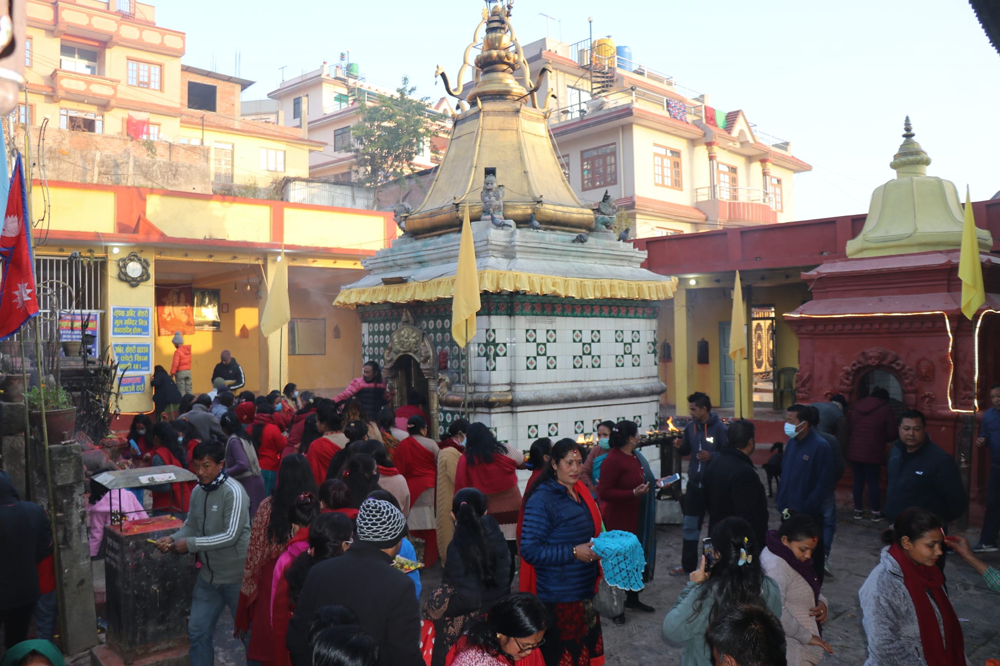 आज महाशिवरात्रि:  काभ्रेका शिव मन्दिरमा दर्शनार्थीको घुइँचो