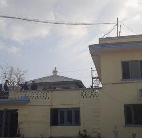 काभ्रे प्र ह रीको ज्यादती :  समाचार सं कलनमा पुगेका पत्रकारको मोबाइल खोसियो