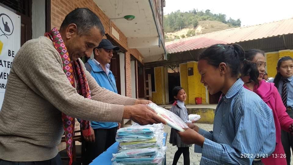 काभ्रेको जागृति विद्यालयको विद्यार्थीहरुलाई स्टेशनरी सामग्री वितरण