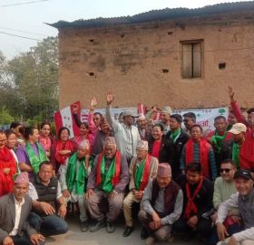 कांग्रेसका युवा नेता तिमल्सिनाकाे नेतृत्वमा धुलिखेल -४ मा ‘घर घर जाऔँ काँग्रेस जिताऔँ अभियान’