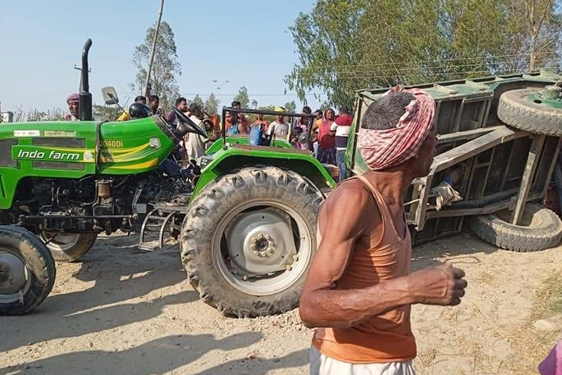 ट्याक्टरको ठ क्क रबाट एकजनाको मृ त्यु, दुईको अवस्था ग म्भी र
