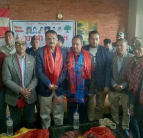 एमाले काभ्रेका नेता हुमागाईं र बडाल कांग्रेस प्रवेश