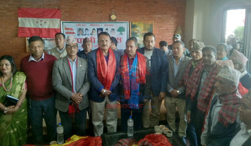 एमाले काभ्रेका नेता हुमागाईं र बडाल कांग्रेस प्रवेश