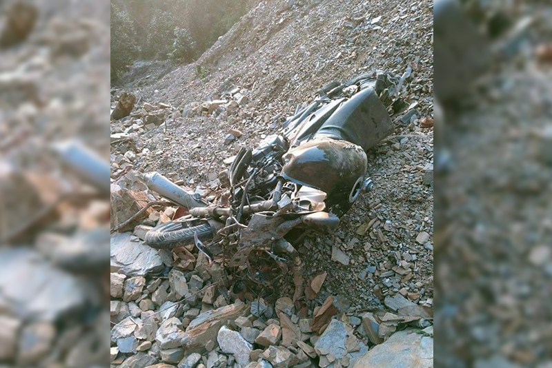मोटरसाइकल दु र्घ ट ना‚ आमा छोरा सहित तीनजनाको मृ त्यु