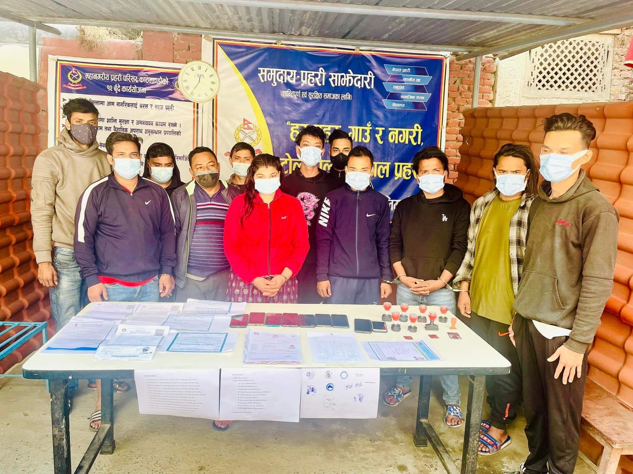छिटो पासपोर्ट बनाइदिने भन्दै सेवाग्राही ठग्ने काभ्रेका सन्दीप सहित १२ जना प क्रा उ