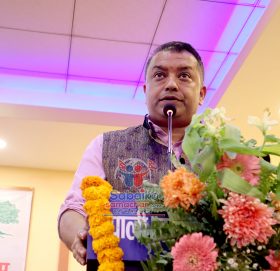 कम्युनिष्टहरूले आफु चोखिन कांग्रेसलाई दोष लगाए : गगन थापा
