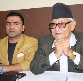 बनेपा नगरपालिकाका मेयर लक्ष्मी नरसिंह वादेले त्यागे एमाले