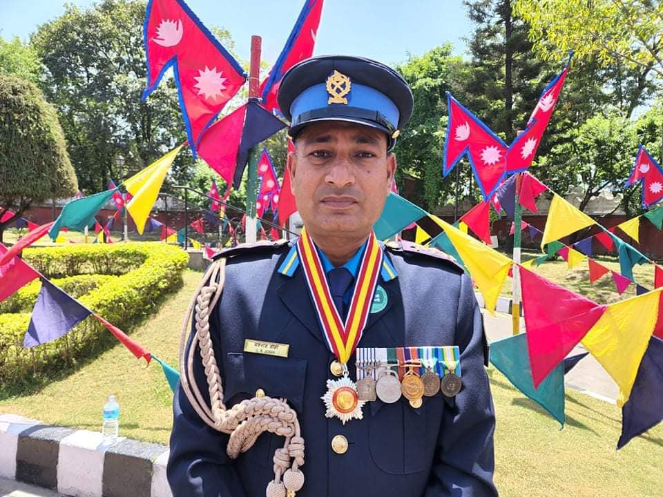 काभ्रेका एसपी चक्रराज जोशी राष्ट्रपति भण्डारीबाट विभूषित