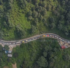 बालकको मृत्युपछि बिपी राजमार्ग अवरुद्ध