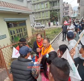 बनेपामा गठबन्धनका उम्मेद्वारहरूले घरदैलो कार्यक्रम सुरु, संगै भोट माग्दै शान्ति र रघुबर