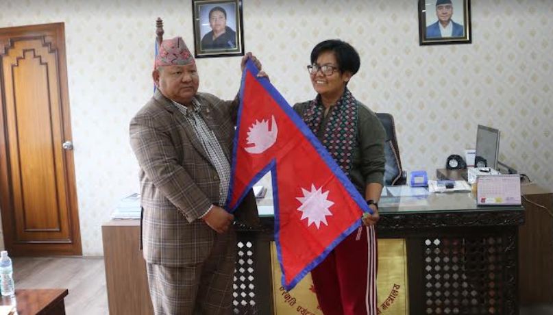 काभ्रे रोशीकी सर्मिलाले कञ्चनजङ्घा हिमाल आरोहण गर्ने