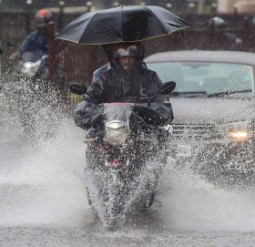 आजको मौसम : यी क्षेत्रमा चट्याङसहित वर्षाकाे सम्भावना