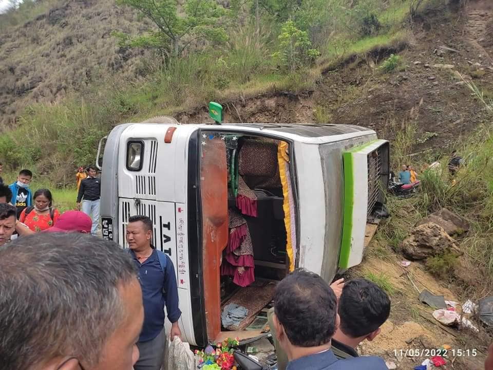 काभ्रेमा बस दुर्घटना, १० जना घाईते