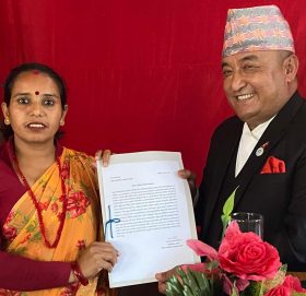 रोशी गाउँपालिकाका अध्यक्ष डिबीद्वारा पदबाट राजीनामा