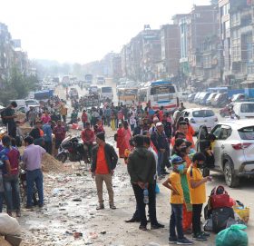 गाउँ फर्कनेको चापले अरनिको राजमार्गमा घण्टौँ जाम