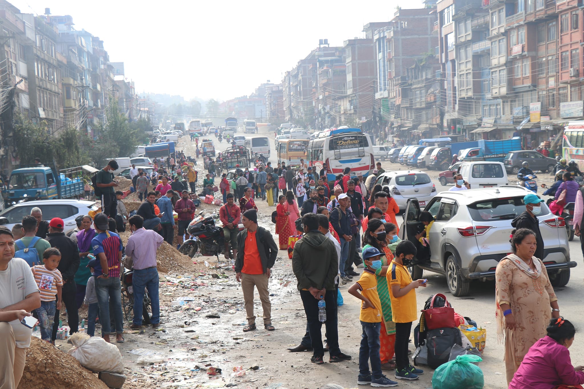 गाउँ फर्कनेको चापले अरनिको राजमार्गमा घण्टौँ जाम