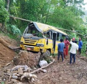 काभ्रेमा स्कुल बस दुर्घटना