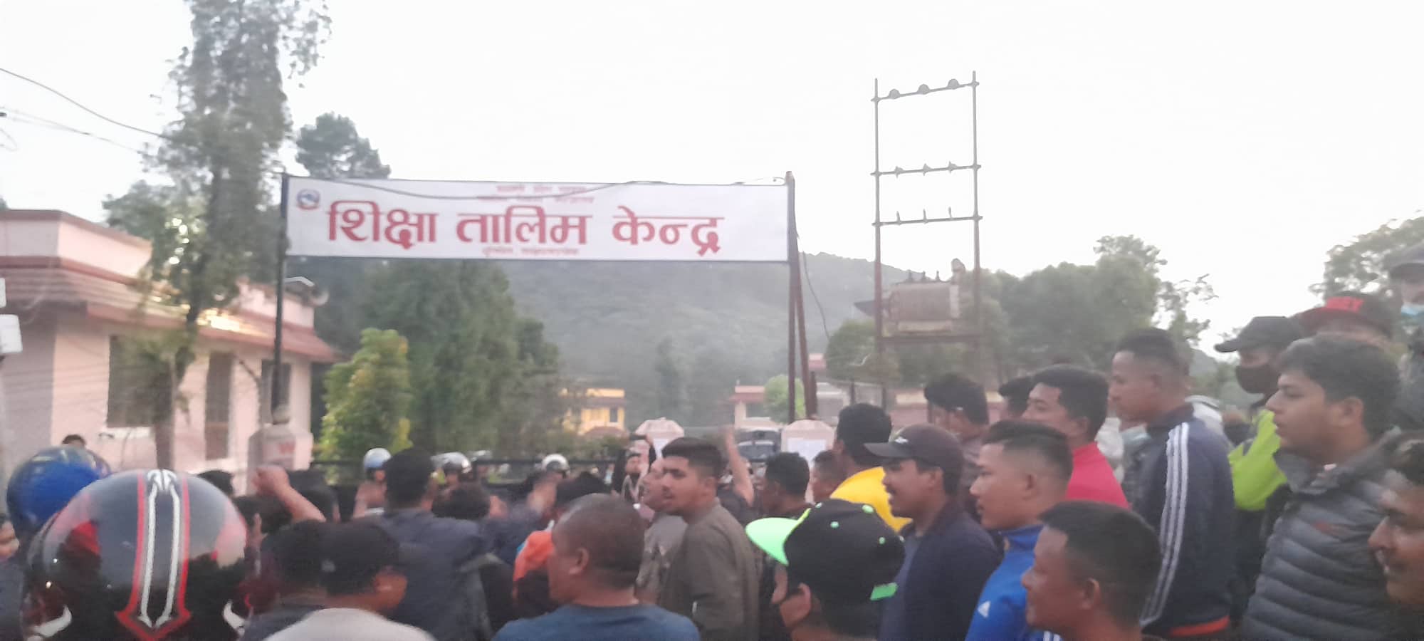 धुलिखेलको मत गणना स्थलमा निर्वाचन अधिकृतको दादागिरि,आफू निकटका पत्रकारलाई मात्र सूचना