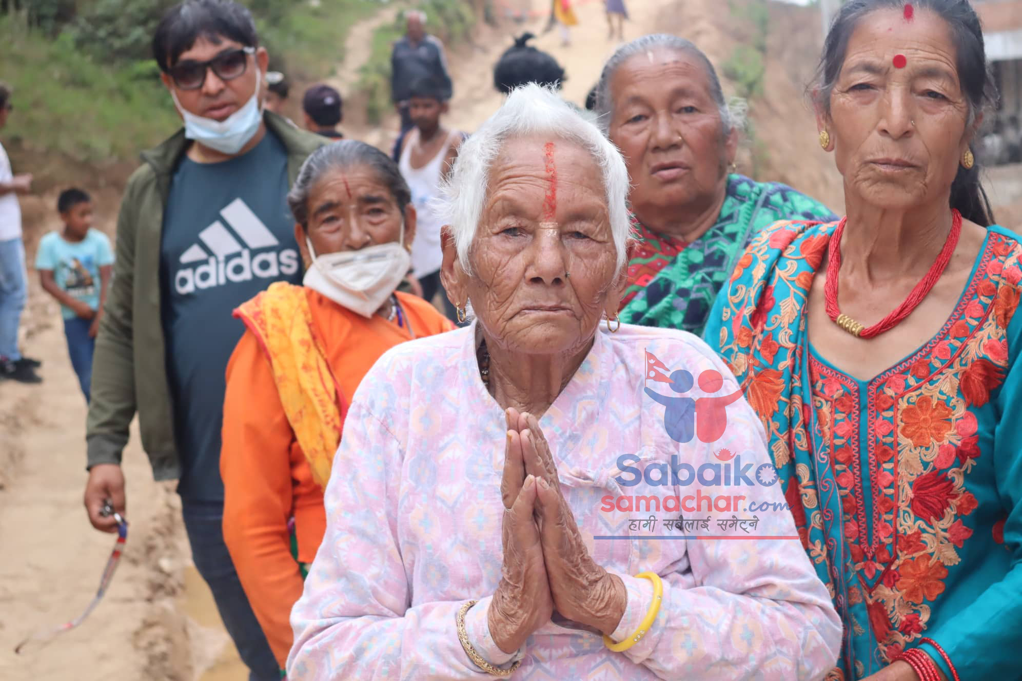 काभ्रेको धुलिखेलमा १०५ वर्षिया  गरिन बृद्धाले मतदान
