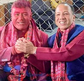 धुलिखेलको मेयरमा पुन:अशोक ब्याञ्जु,बिदुर बस्नेतले दिए सुरुमै शुभकामना