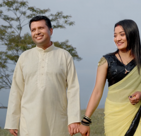 चिकित्सक दम्पतीको खोजि हिडे सार्वजनिक (भिडियो)