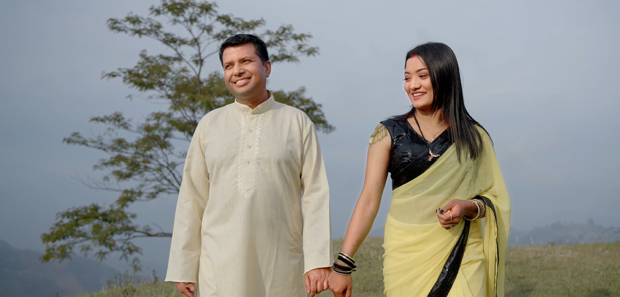 चिकित्सक दम्पतीको खोजि हिडे सार्वजनिक (भिडियो)