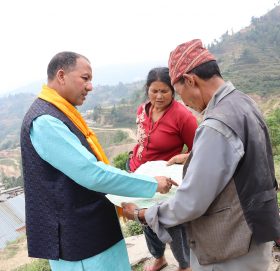 धुलिखेल नगरको उम्मेरदवार बिदुरको घरदैलो अभियान:  जनताको एउटै बोली ” स्वतन्त्र उम्मेरदवारको काम हेर्न आतुर छौँ “