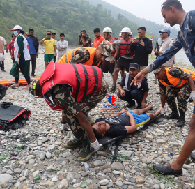 काभ्रेमा बाढी तथा डुबान परेको बेला गर्ने उद्धारको अभ्यास  (फोटो फिचर )
