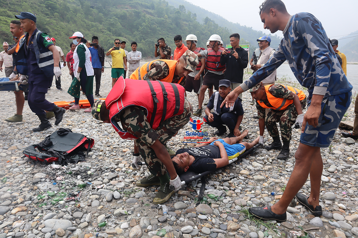काभ्रेमा बाढी तथा डुबान परेको बेला गर्ने उद्धारको अभ्यास  (फोटो फिचर )